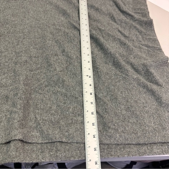 Tahari Gray Poncho 70% Merino Wool / 30% Cashmere with Red Accent One Size - Picture 5 of 7